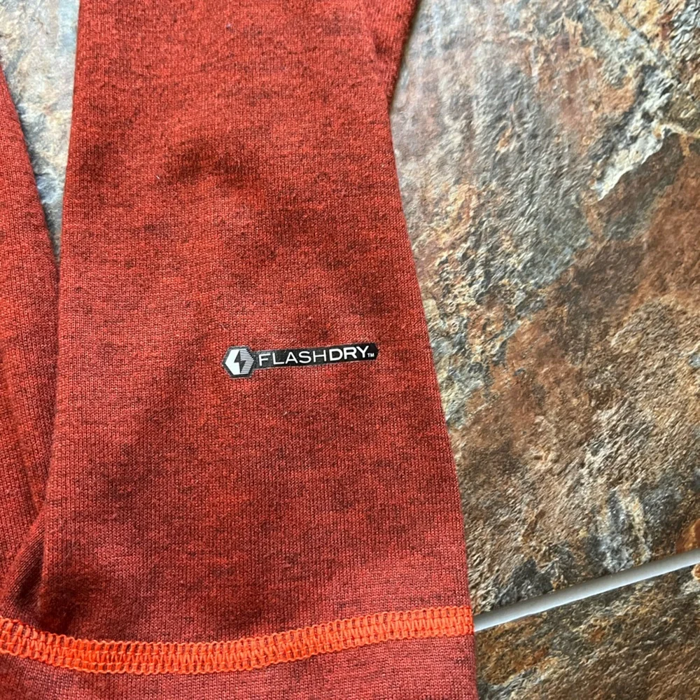 Men’s The North Face crew long sleeve pull over flash dry burnt orange. Medium